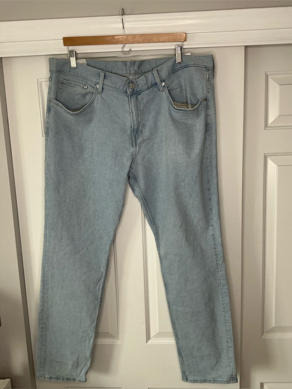 H&M Light Wash Blue Slim Fit Straight Leg Men's Denim Jeans 40/32
